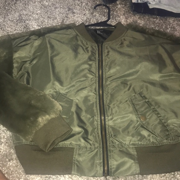 Forever 21 Jackets & Blazers - Forever 21 Bomber Jacket with Faux Fur